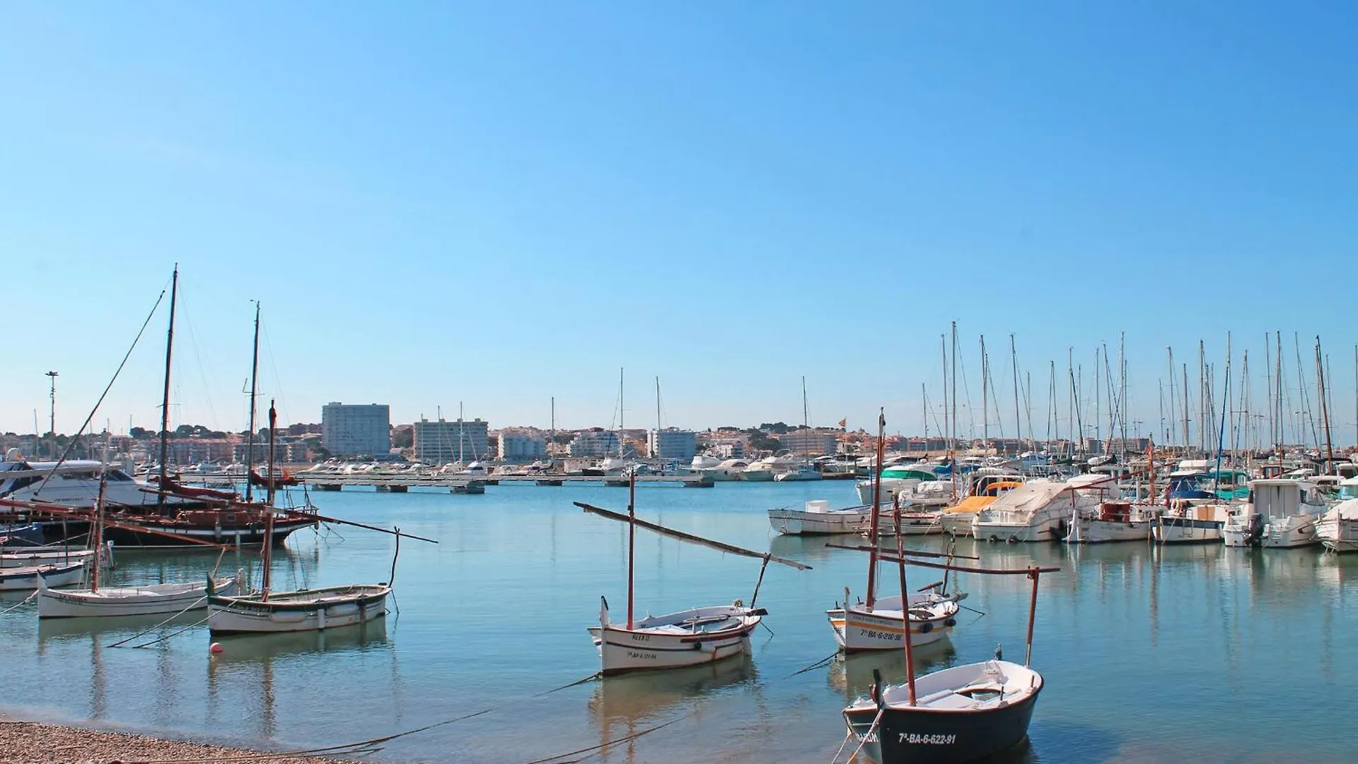 Apartamento Celeste Frente Al Mar L' Escala 0*,  Spanien